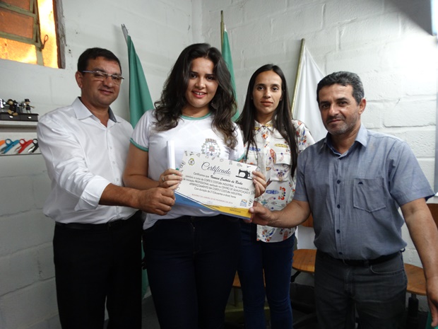 Formatura dos alunos do Centro de Qualificação e Aperfeiçoamento em Corte e Costura Industrial de Rosário da Limeira (14).JPG
