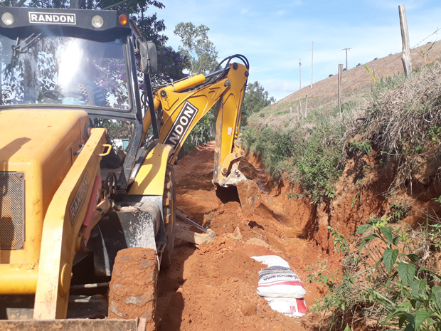 Prefeitura Municipal de Rosário da Limeira continua com as manutenções nas estradas rurais do município (4).jpg