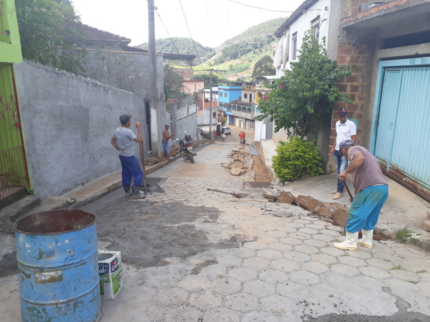 Prefeitura Municipal de Rosário da Limeira implantação de sarjetas no bairro Ponto Futuro (1).jpg