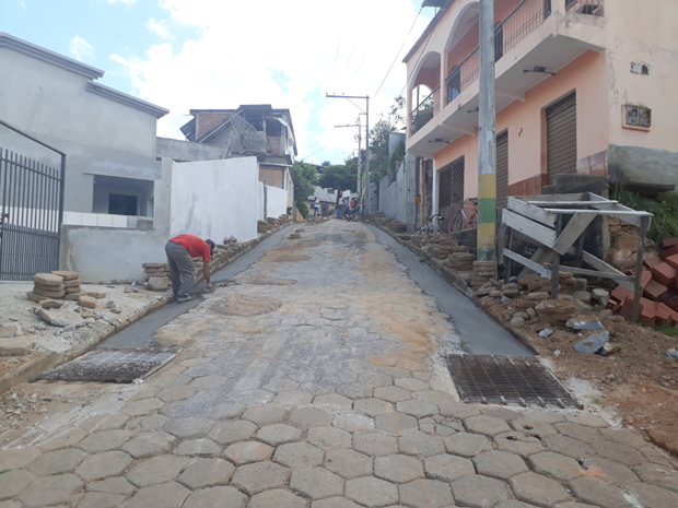 Prefeitura Municipal de Rosário da Limeira implantação de sarjetas no bairro Ponto Futuro (3).jpg