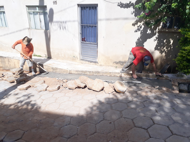Prefeitura Municipal de Rosário da Limeira implantação de sarjetas no bairro Ponto Futuro (4).jpg