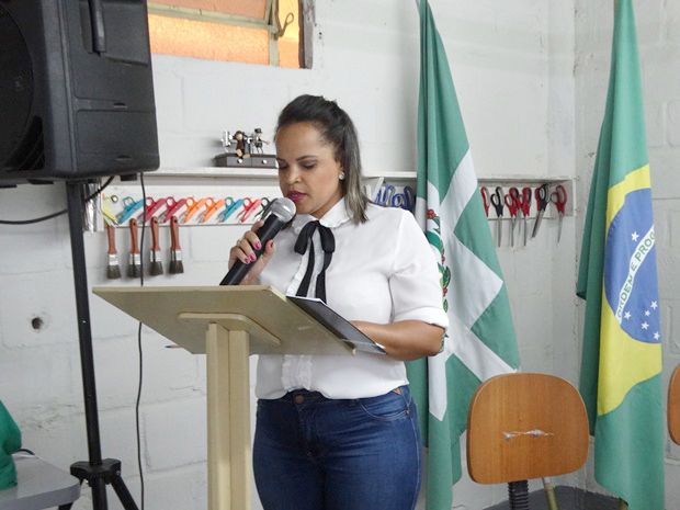 Prefeitura Municipal promove solenidade de formatura dos alunos do Centro de Qualificação e Aperfeiçoamento em Corte e Costura Industrial de Ros[1].JPG