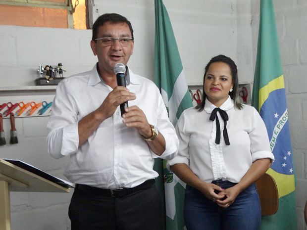 Prefeitura Municipal promove solenidade de formatura dos alunos do Centro de Qualificação e Aperfeiçoamento em Corte e Costura Industrial de Ros[10].JPG