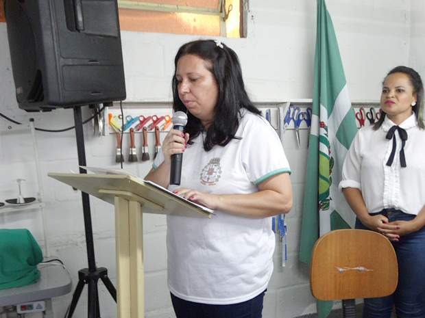 Prefeitura Municipal promove solenidade de formatura dos alunos do Centro de Qualificação e Aperfeiçoamento em Corte e Costura Industrial de Ros[4].JPG