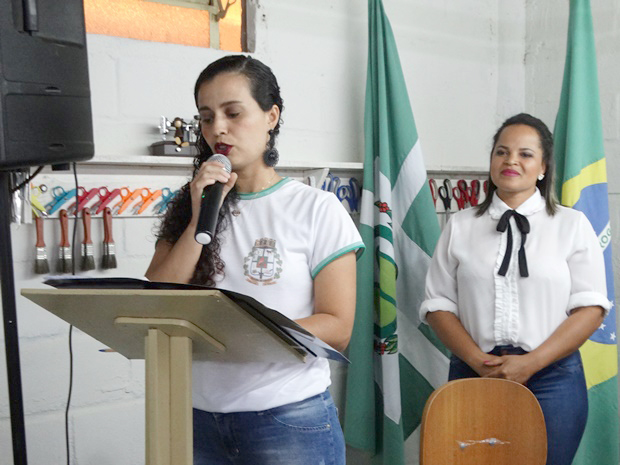 Prefeitura Municipal promove solenidade de formatura dos alunos do Centro de Qualificação e Aperfeiçoamento em Corte e Costura Industrial de Ros[5].JPG