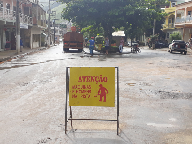 Prefeitura Municipal realiza manutenção e limpezas das ruas afetadas pelas chuvas (1).jpg