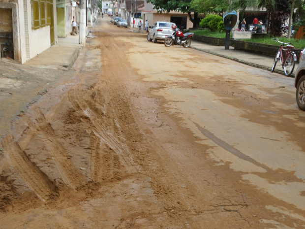 Prefeitura Municipal realiza manutenção e limpezas das ruas afetadas pelas chuvas (2).JPG