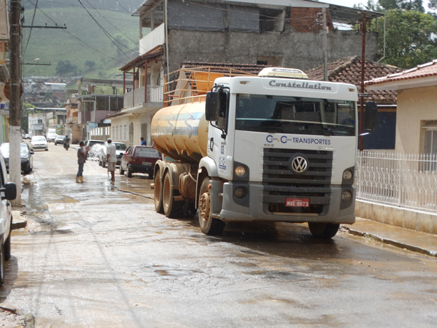 Prefeitura Municipal realiza manutenção e limpezas das ruas afetadas pelas chuvas (6).JPG