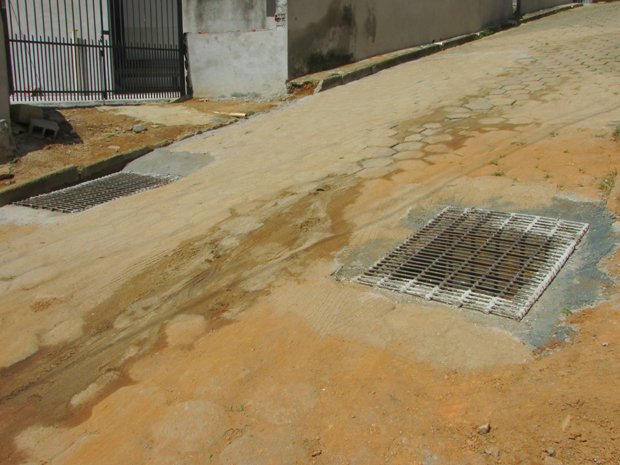 Prefeitura Municipal realizou implantação de redes pluviais no bairro Futuro em Rosário da Limeira (4).JPG