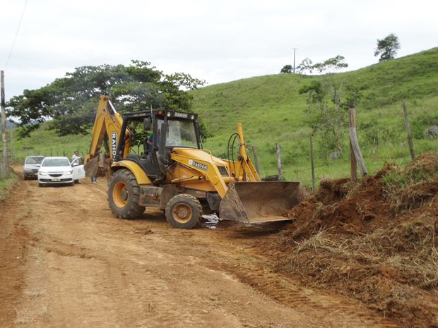 Prefeitura realiza reparos nas vias rurais da comunidade do Ancorado em Rosário da Limeira (2).JPG